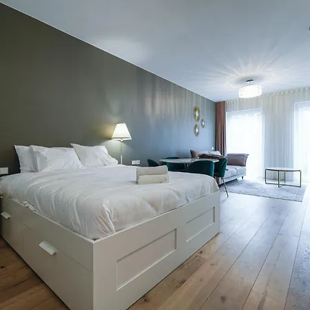 Lägenhet Luxurious Centre Flat Near Freedom Square *