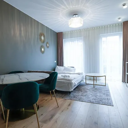 Luxurious Centre Flat Near Freedom Square