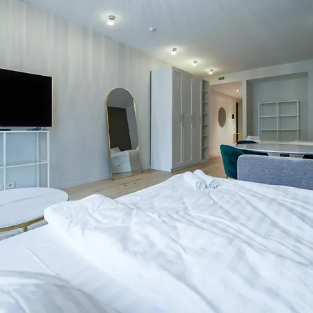 Lägenhet Luxurious Centre Flat Near Freedom Square