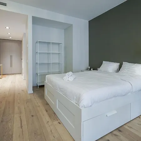 Lägenhet Luxurious Centre Flat Near Freedom Square