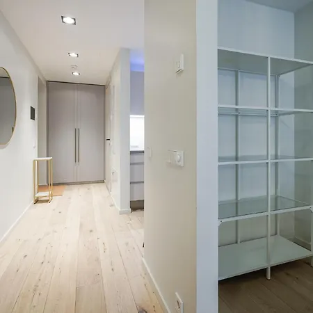 Luxurious Centre Flat Near Freedom Square Lägenhet *