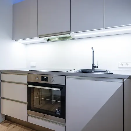Luxurious Centre Flat Near Freedom Square *