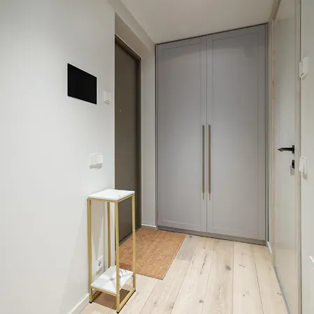 Luxurious Centre Flat Near Freedom Square Lägenhet
