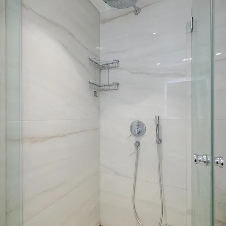 Luxurious Centre Flat Near Freedom Square Apartmán *